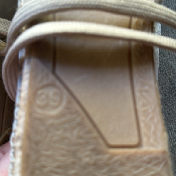 Beautiful ladies leather lace up shoes made in Spain. Size 39. Worn a few times. - Picture 8 of 8